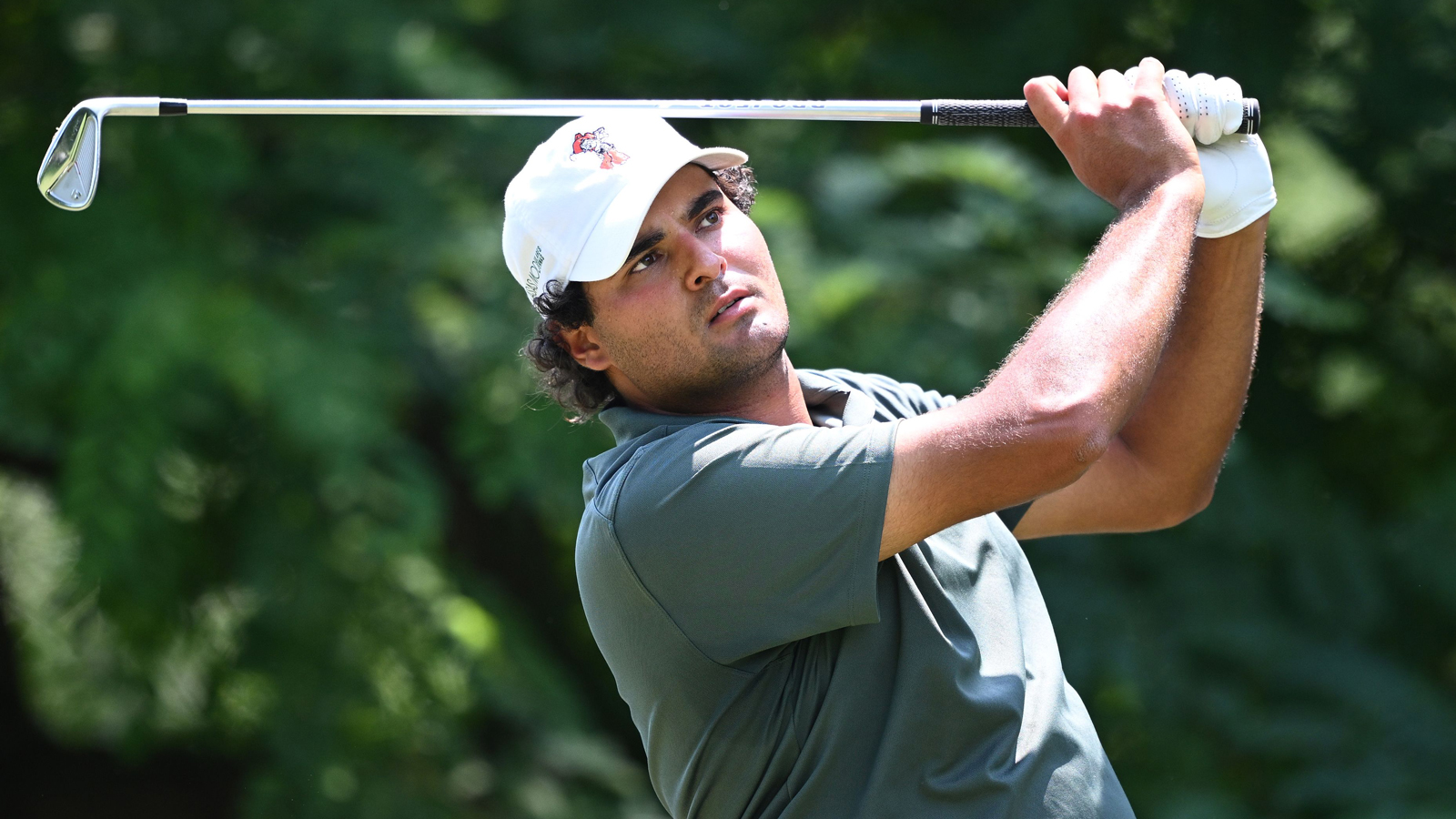 Eugenio Chacarra hits an iron off the tee