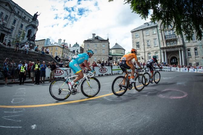 The early three-man break of Tiago Machado (RadioShack Leopard) leads Peio Bilbao (Euskaltel-Euskadi) and Valerio Agnoli (Astana) at the top of the Cote de la Montagne
