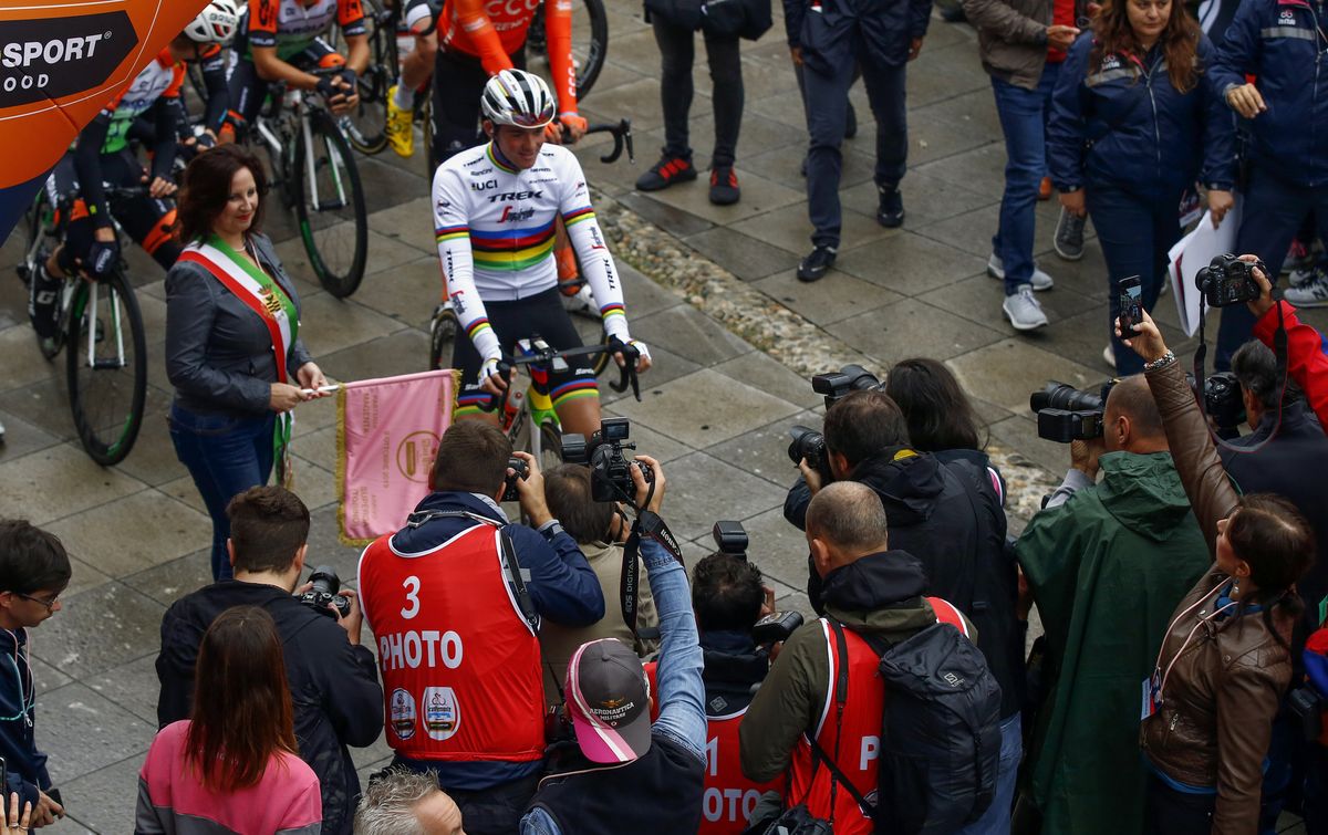 Mads Pedersen (Trek-Segafredo) poses for the cameras at the race start