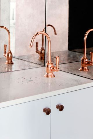 Its looks like a golden color faucet