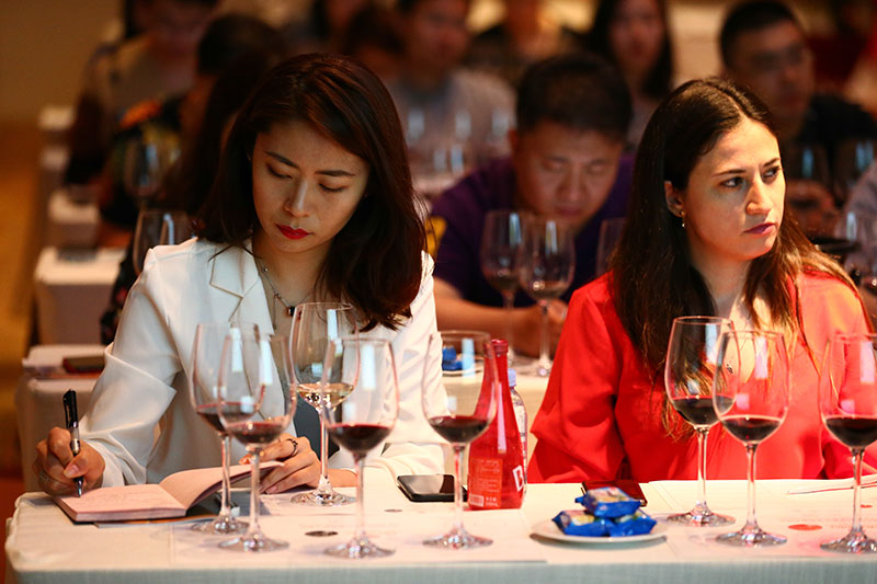 DAWA Beijing 2018 Top Award Winners Masterclass guest taking notes