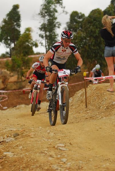 Ben Henderson pushed hard early but faded later in the short track race.