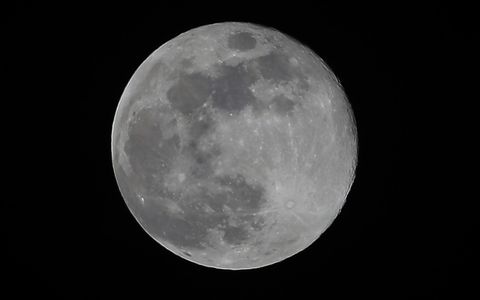 Blue 'Sap Moon' Shines Bright in Stunning Skywatcher Photos | Space