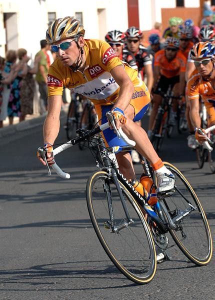 Denis Menchov (Rabobank) still leads the Vuelta a Espa&ntilde;a and he only has a few more days of defending left. Unfortunately they are really tough days...