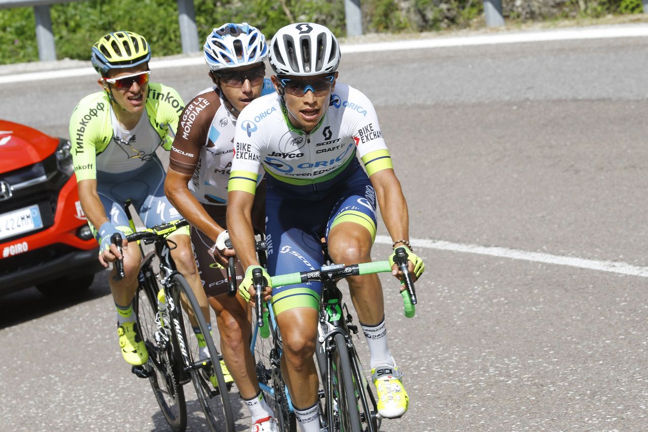 Esteban Chaves (Orica-GreenEdge) chasing