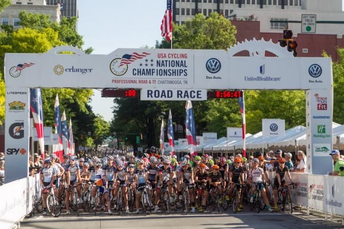 The women line up for the start.