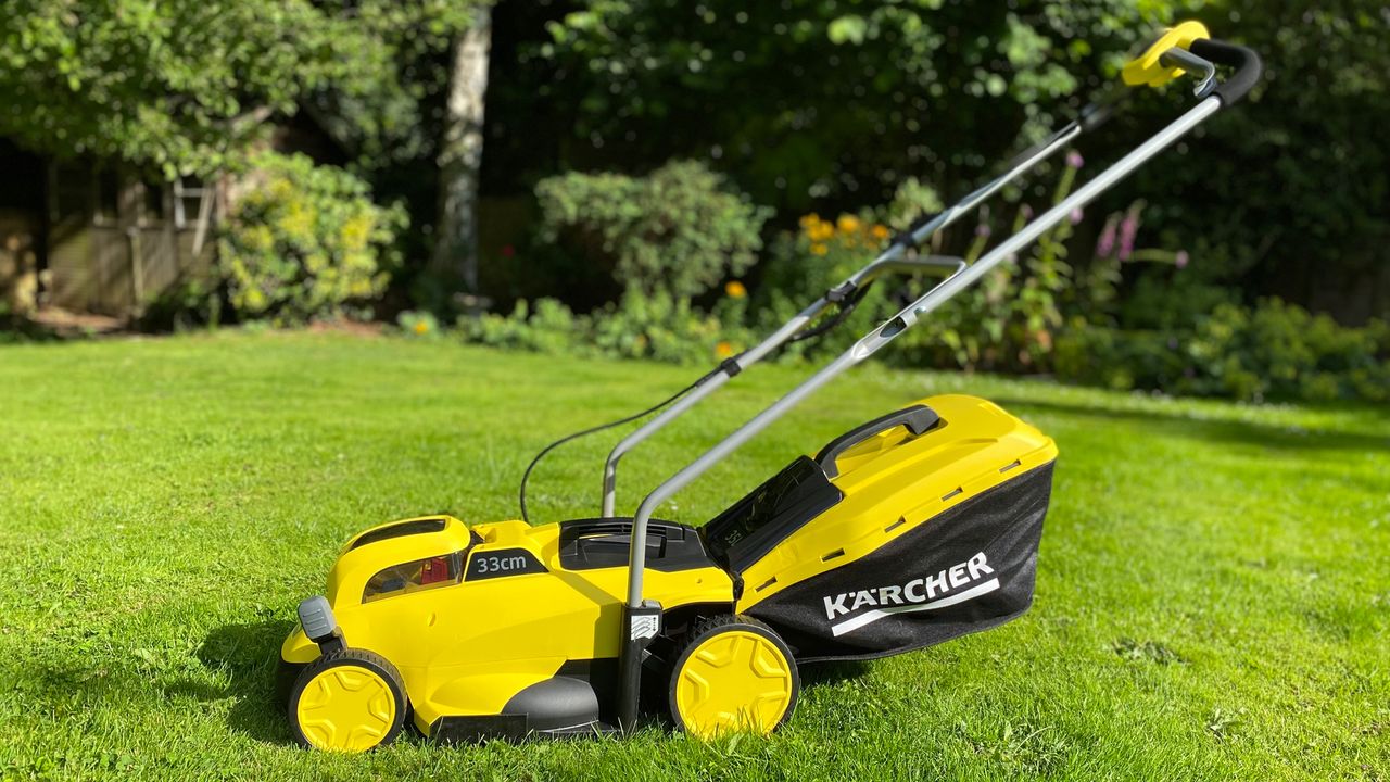 Kärcher LMO 18-33 lawn mower review