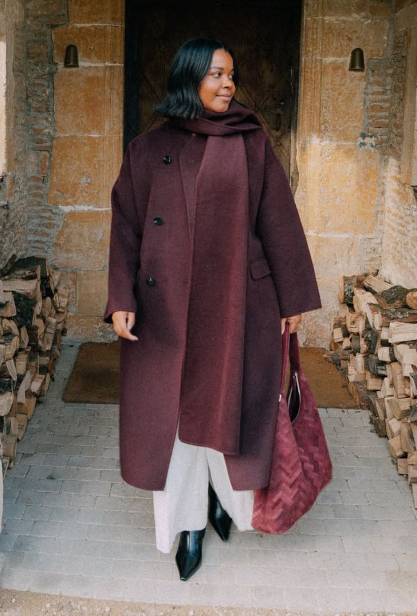 @styleidealist wears a scarf coat from Mini Velvet