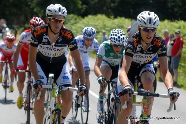 Johan Le Bon and Marc Bideau on the front of the bunch