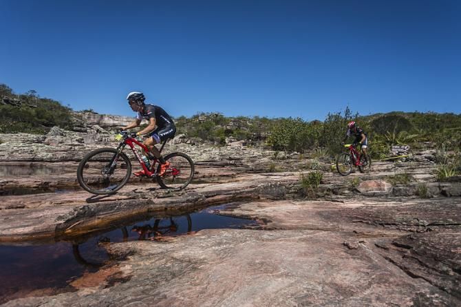 Sergio Mantec&oacute;n and Ricardo Pscheidt won the men's Brasil Ride 2014 prologue