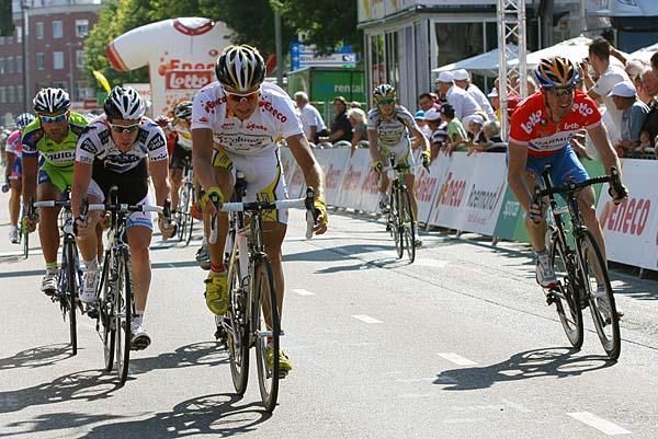 Edvald Boasson Hagen (Columbia-HTC) sprints to a win.