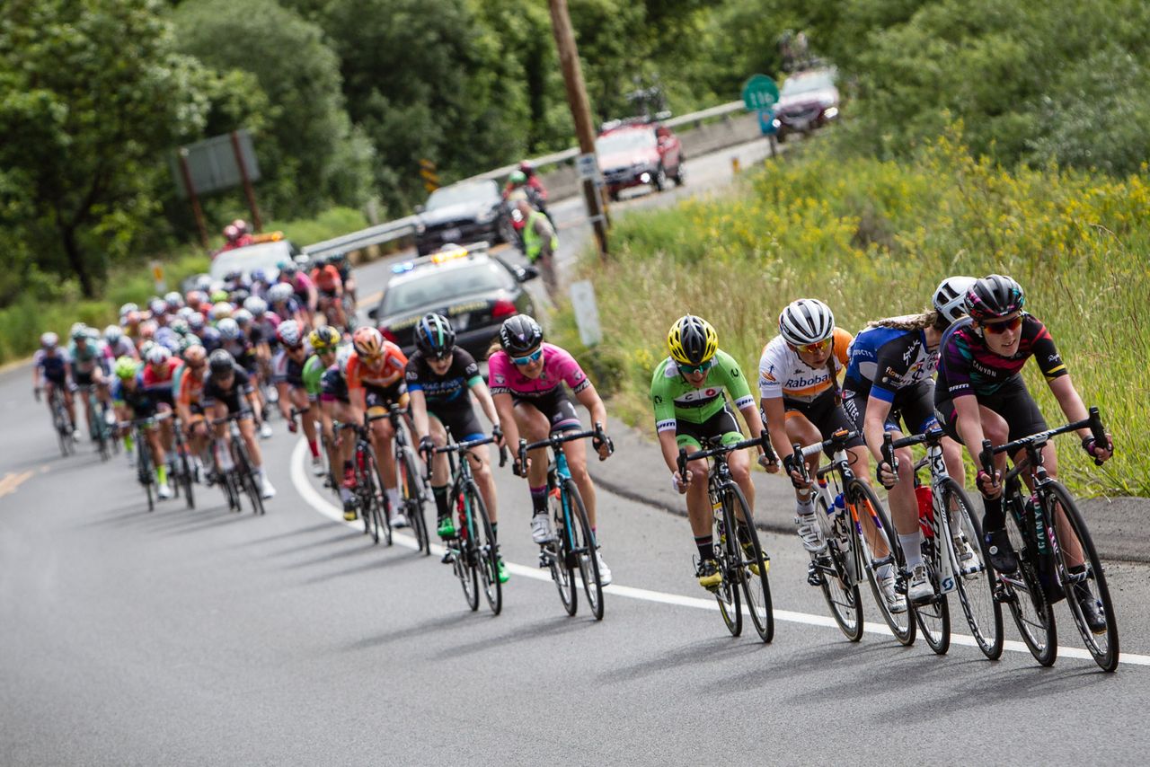 Hannah Barnes (Canyon/SRAM) leads the field