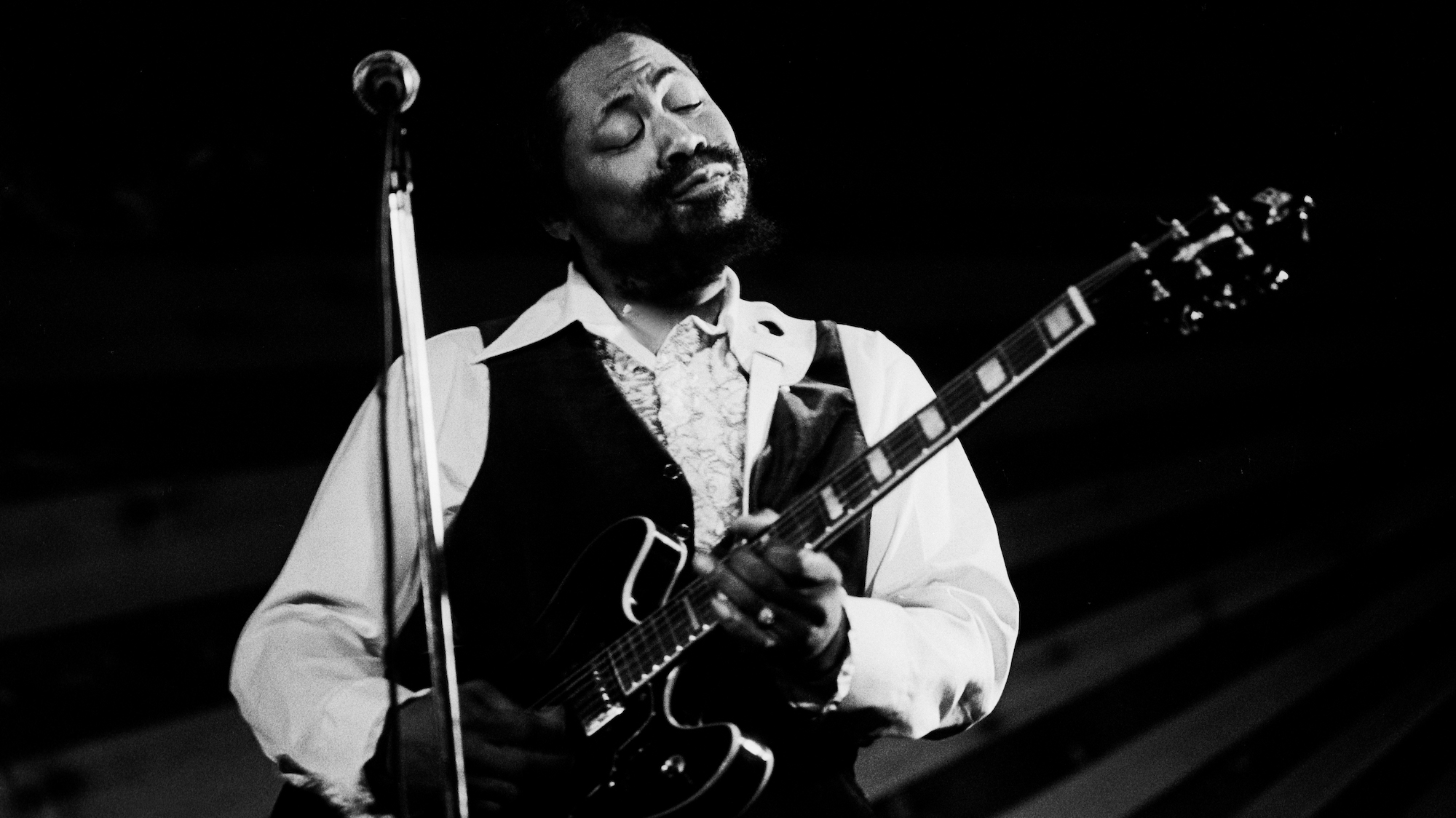 Son Seals performs onstage at the On Broadway nightclub in Chicago, Illinois on May 6, 1981
