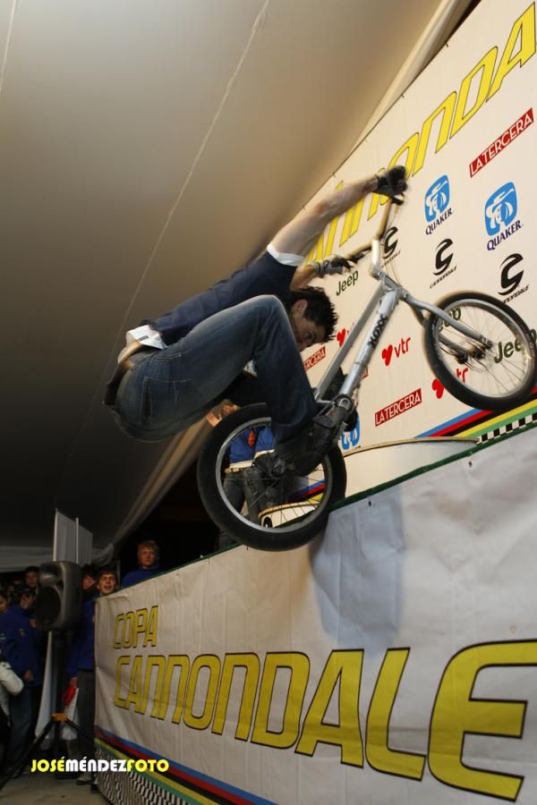 Benito Ross put on a show at the awards ceremony.