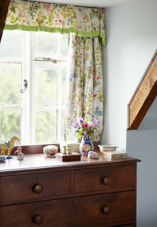 floral curtains with pelmet