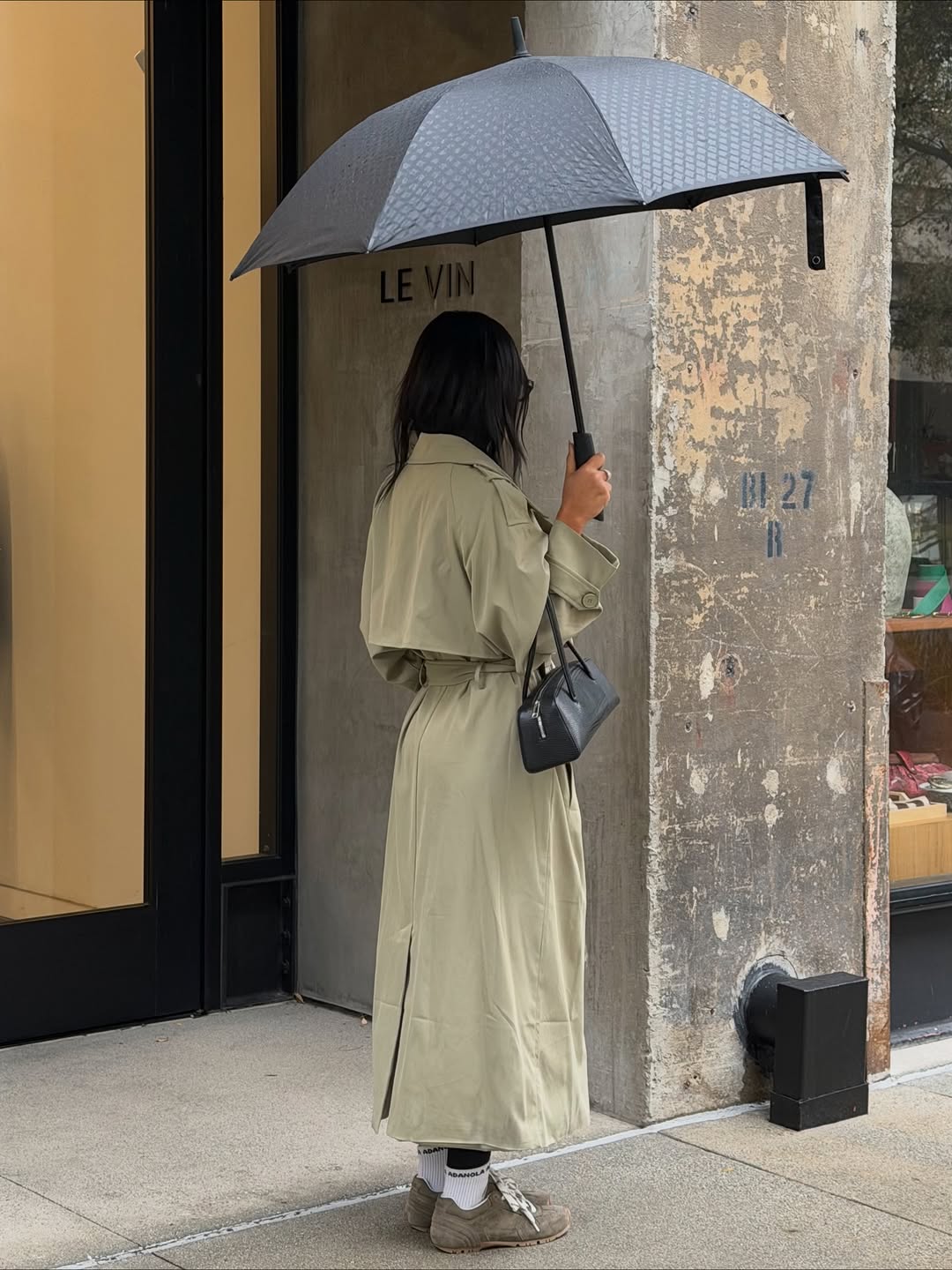 woman wearing sneaker outfit idea 2026