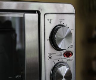 A close up of the dials on the Elite Gourmet French Door Convection Toaster Oven