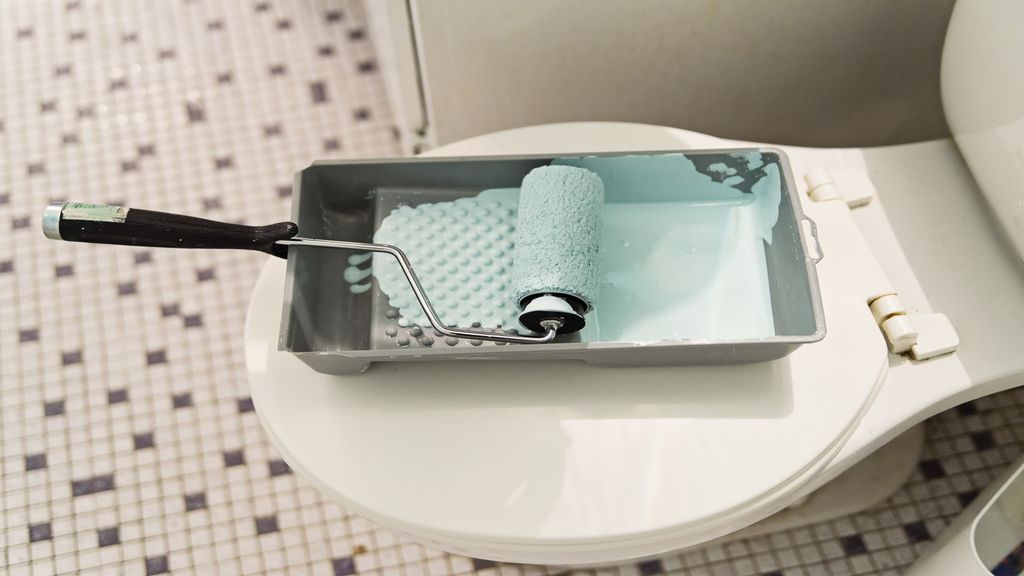 Painting a bathroom: The essential steps | Homebuilding