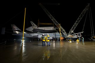 Shuttle Discovery Detached From Carrier Plane