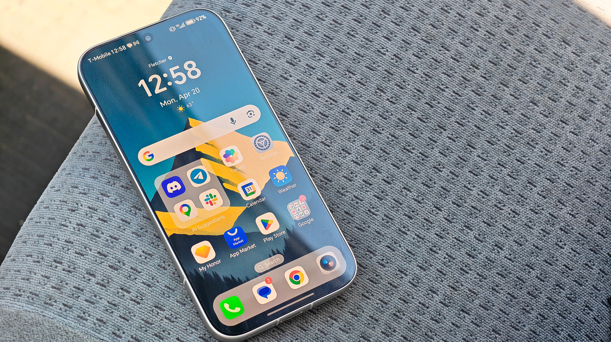 Honor 600 home screen with yellow mountain wallpaper from the Backgrounds app