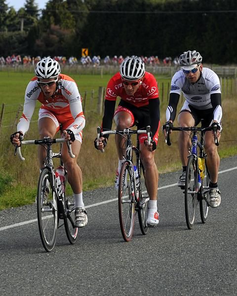 Three riders are clear early in stage 8.