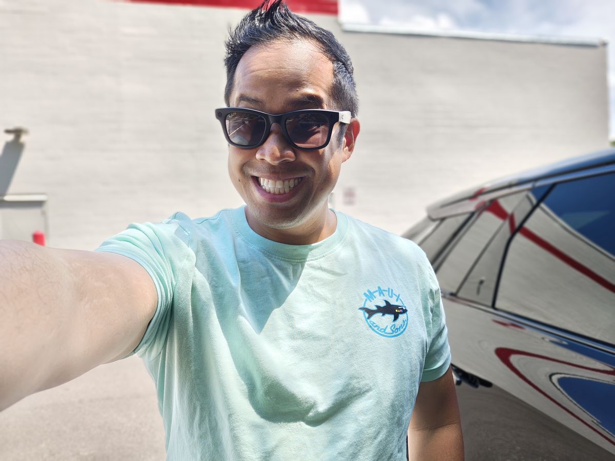 Motorola Razr Plus 2024 portrait sample.