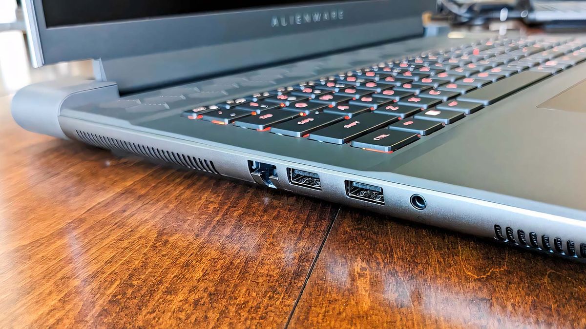 Alienware M18 R2 left ports.