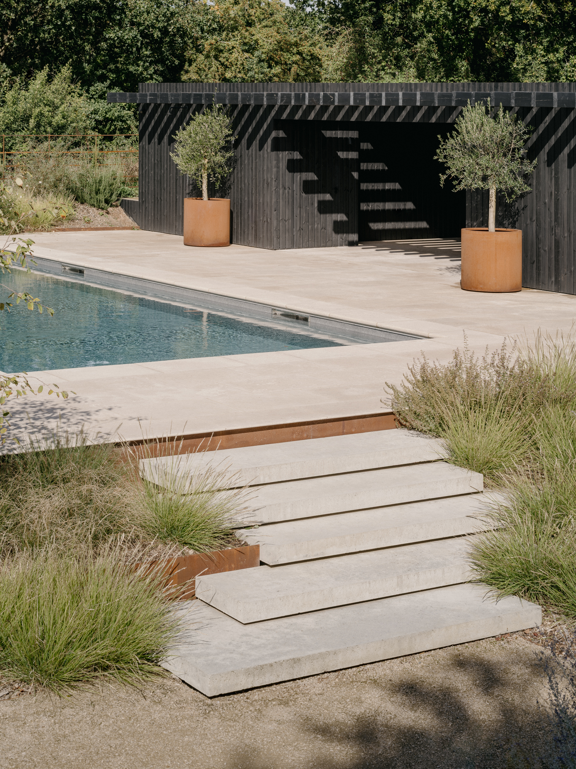 TE Residence, UK, by Dedraft