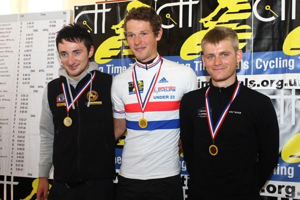 The men&sup1;s U23 podium George Atkins (Velo Ecosse &shy; Montpeliers), Douglas Dewey (GWR team), Andrew Griffiths (Twenty 3c-Orbea)