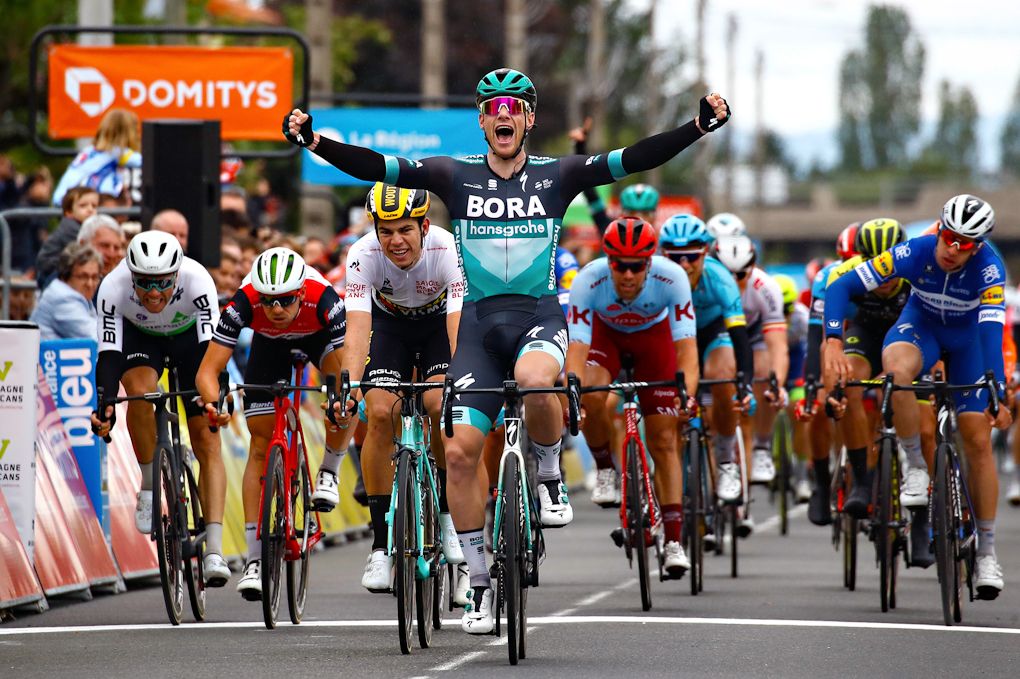 Sam Bennett (Bora-Hansgrohe) wins stage 3 at Dauphine ahead of Wout Van Aert (Jumbo-Visma)