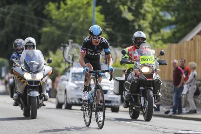 Geraint Thomas MBE , Team Sky on his own to bridge the gap to the leaders.