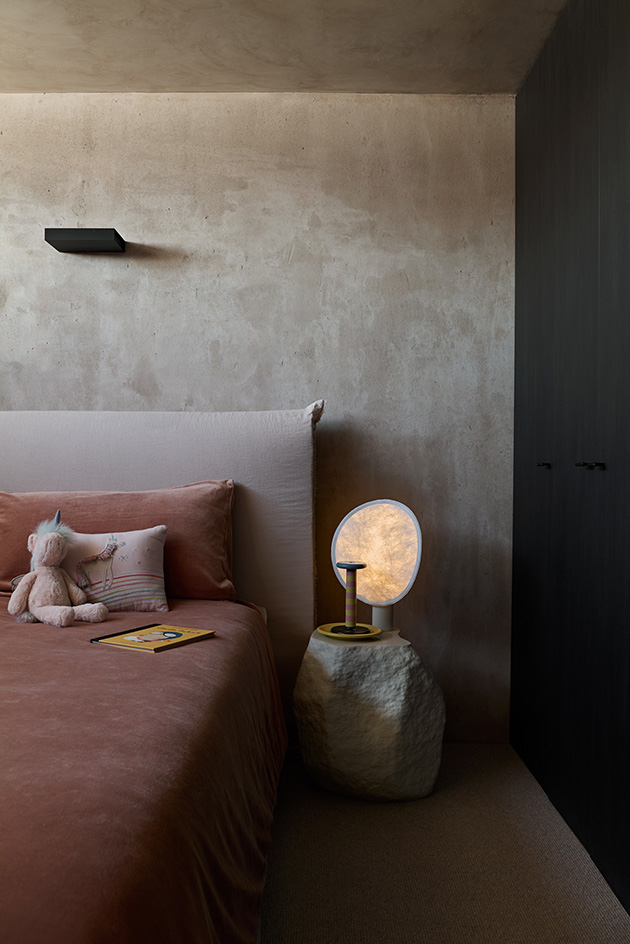 Karijini House, miinimalist moody house design