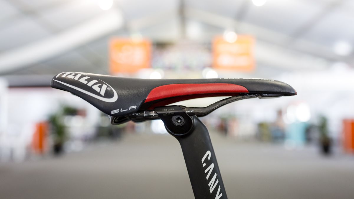 Carbon seat rails and a slight setback on the seat post