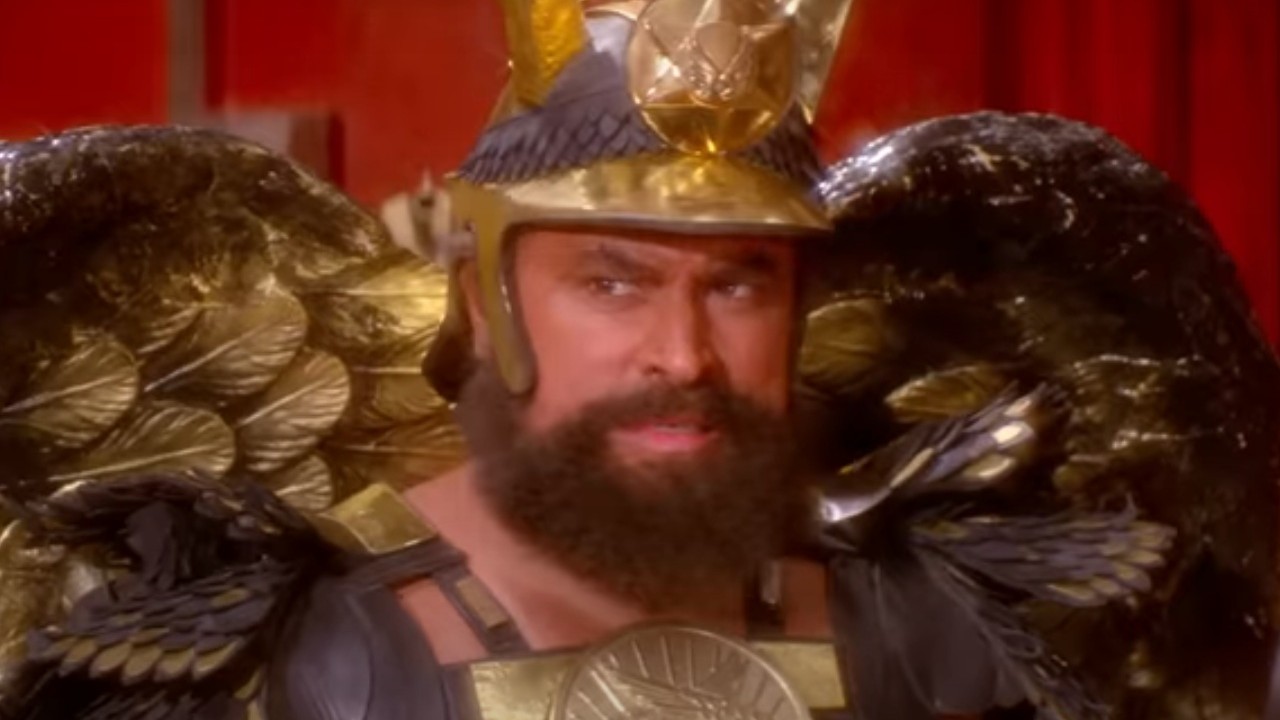 Brian Blessed getting ready for battle as Prince Vultan in Flash Gordon