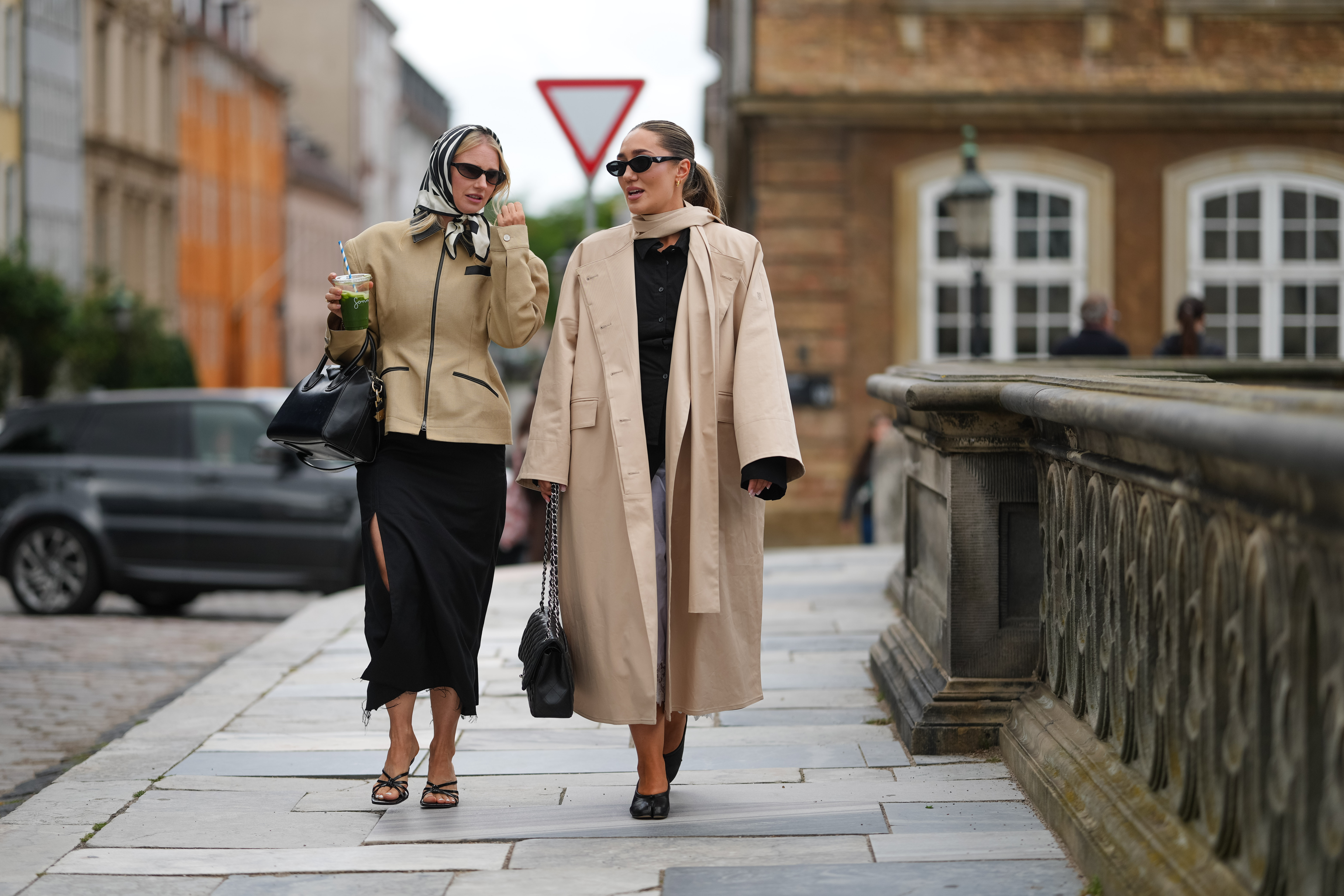 trench coat street style