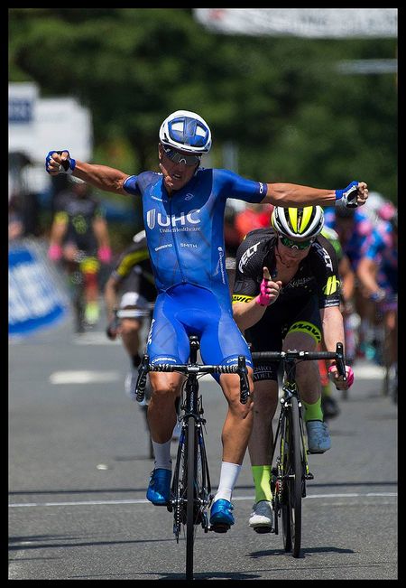 Carlos Alzate (UHC) wins the Clarendon Cup