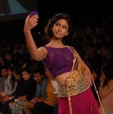 Event, Audience, Abdomen, Trunk, Waist, Beauty, Fashion, Dancer, Fashion show, Public event, 