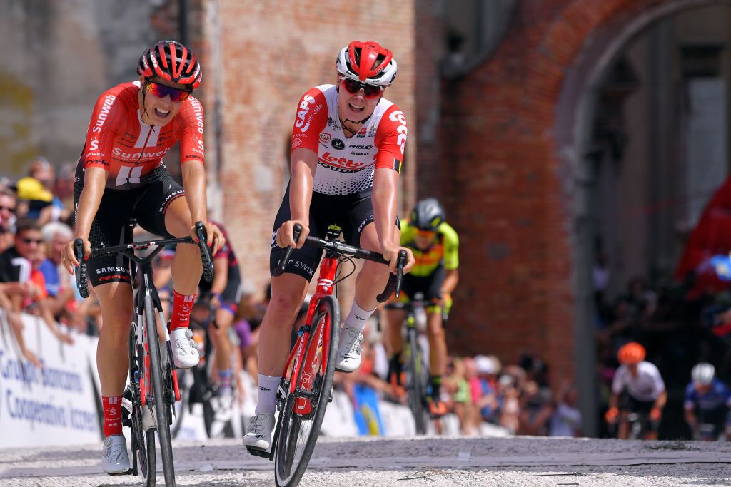 Lucinda Brand (Sunweb) takes second over Lotte Kopecky (Lotto Soudal)