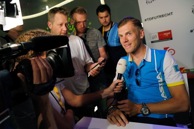 Lars Boom with the press on the eve of the Tour de France