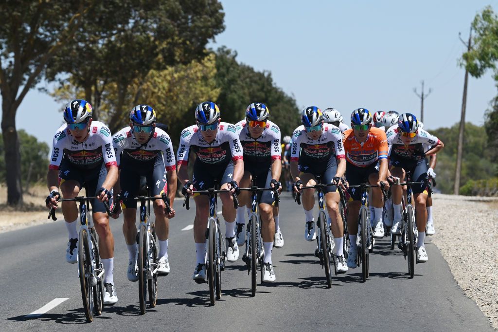 TANUNDA AUSTRALIA JANUARY 22 A general view of Sam Welsford of Australia Orange Santos Leaders Jersey Finn FisherBlack of New Zealand Filip Maciejuk of Poland Ryan Mullen of Ireland Laurence Pithie of New Zealand Danny Van Poppel of The Netherlands Ben Zwiehoff of Germany and Team Red Bull BORA hansgrohe compete during the 25th Santos Tour Down Under 2025 Stage 2 a 1288km stage from Tanunda to Tanunda 342m UCIWT on January 22 2025 in Tanunda Australia Photo by Dario BelingheriGetty Images