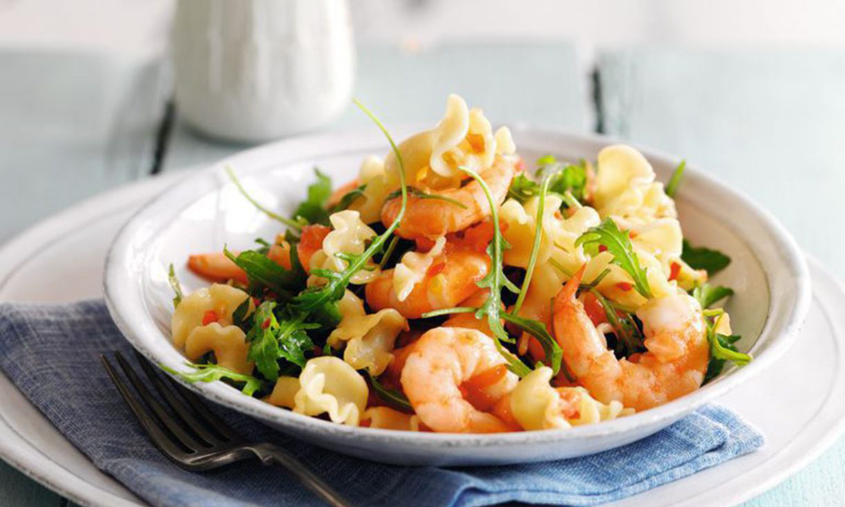 Slimming World’s pasta with prawns, chilli and tomatoes