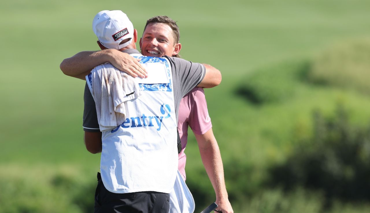 Cameron Smith Hugs Caddie