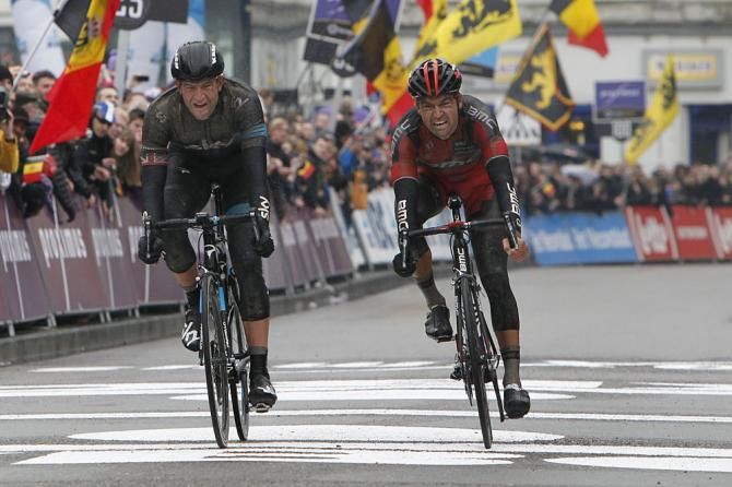 Ian Stannard (Team Sky) outsprints Greg Van Avermaet (BMC Racing Team) for the win