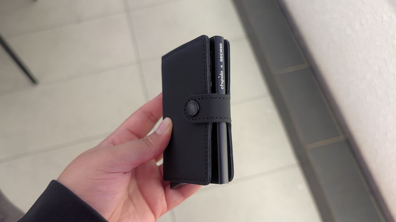 Chipolo x Secrid Trackable Miniwallet in black