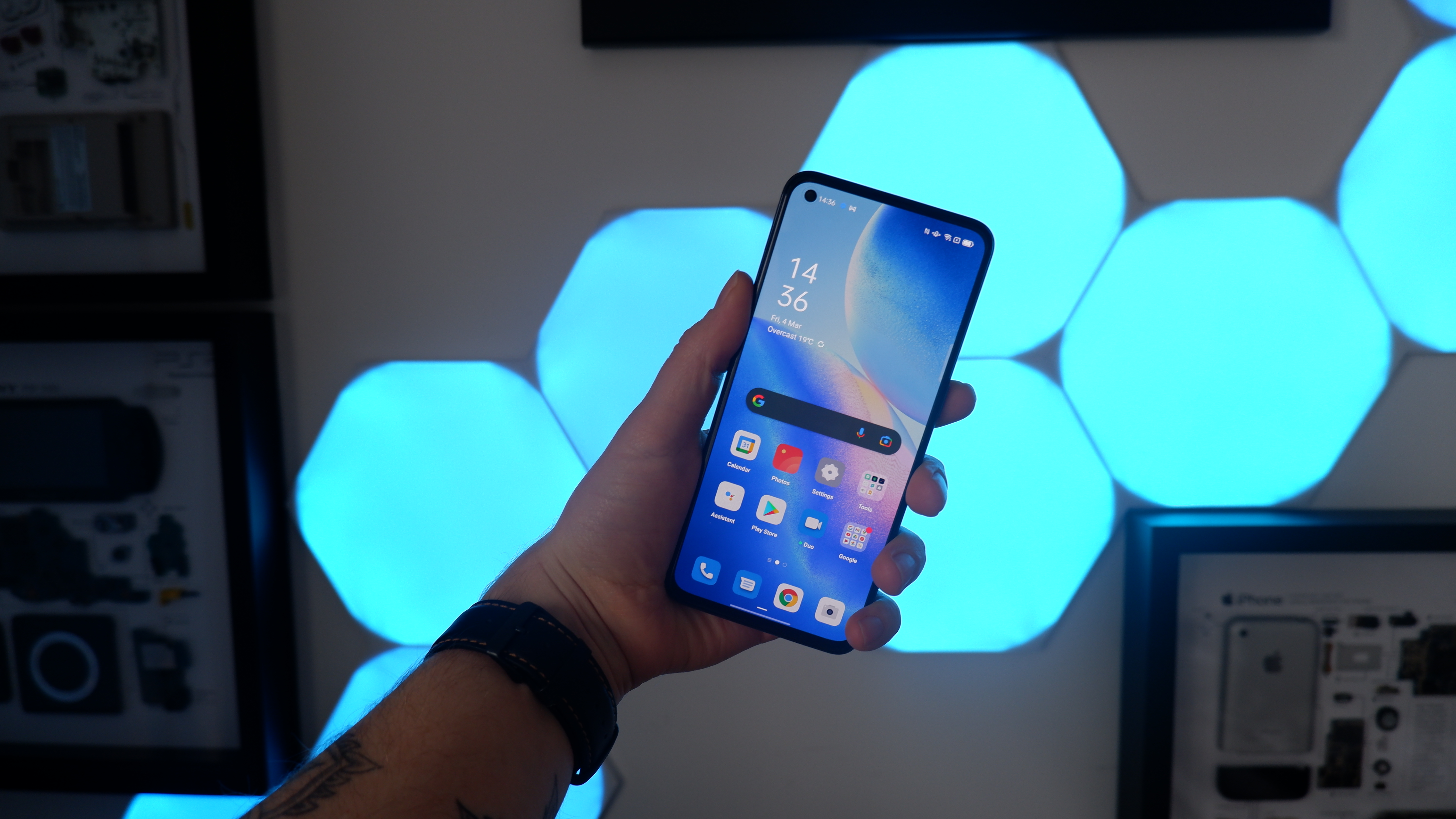 Oppo Find X3 Lite smartphone review: Fast mid-ranger with a 90 Hz OLED  panel and a 65-watt power adapter -  Reviews