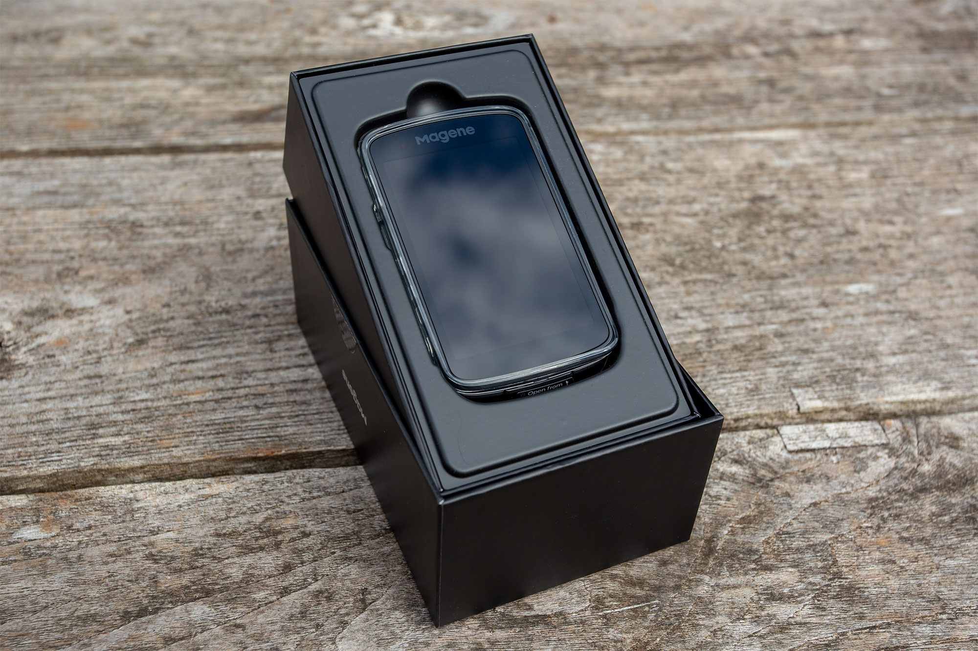 Magene C706 in its premium packaging