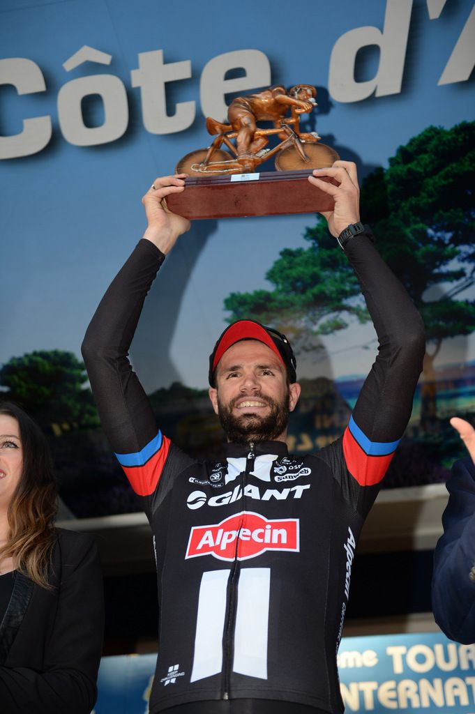Luka Mezgec (Giant-Alpecin) with his winners trophy