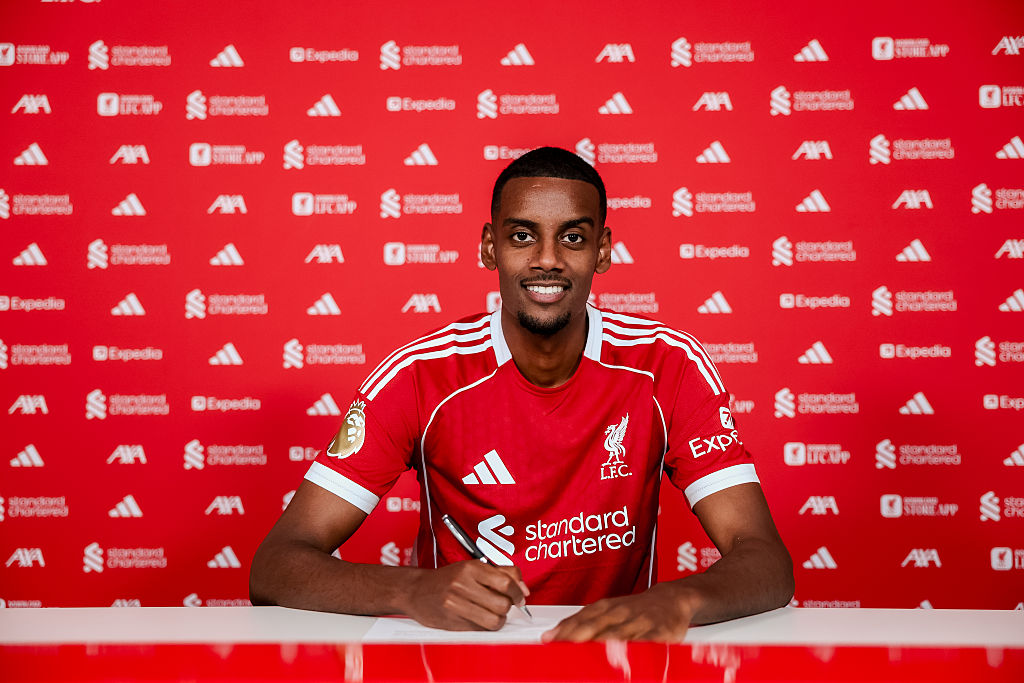 Alexander Isak signs for Liverpool FC at AXA Training Centre