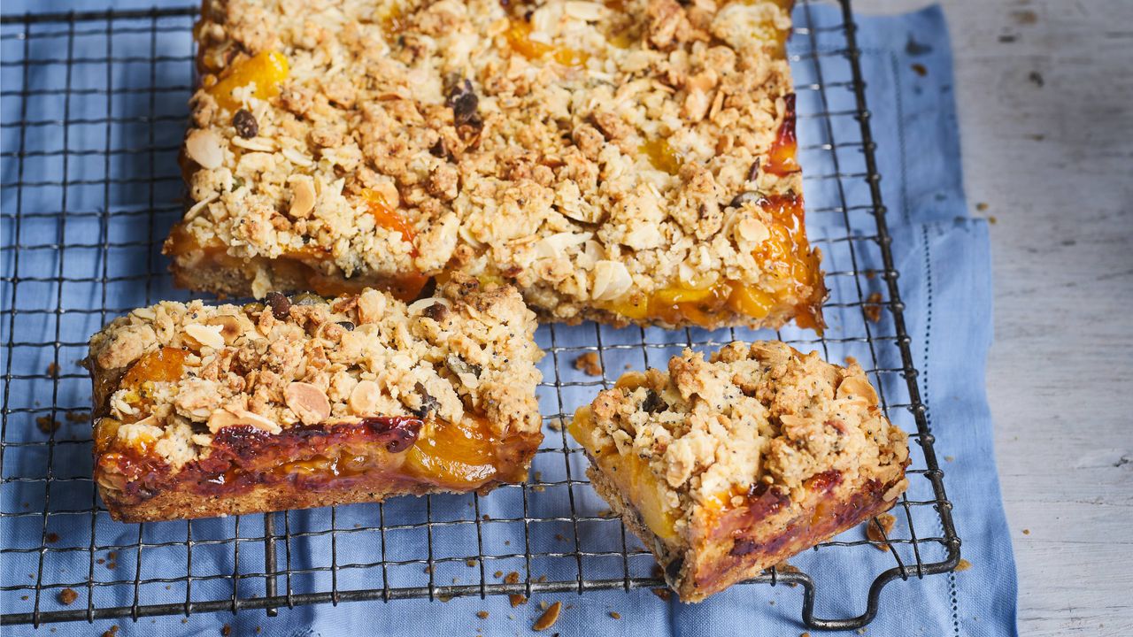 Fruit crumble tray bake