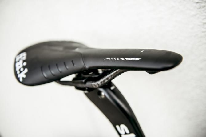 Like Froome, Roche uses the fi'zi:k Antares saddle